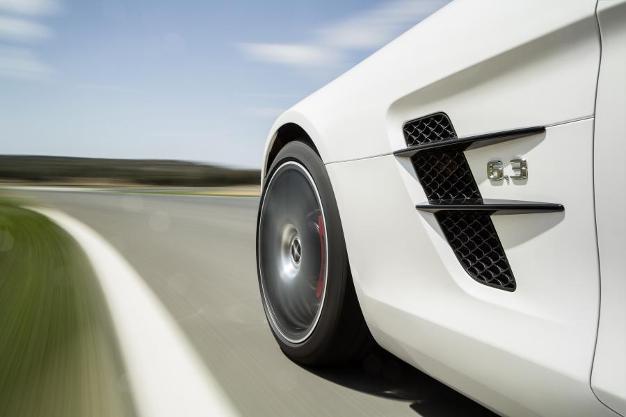  Mercedes-Benz SLS AMG GT Roadster 2012 года  (фото 20 из 47)